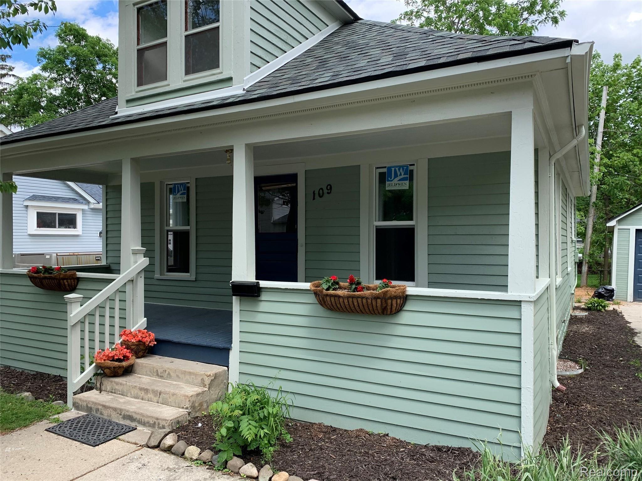 109 Cook Street Romeo, MI 48065 - Photo 2 of 29 IMG_2237.JPG