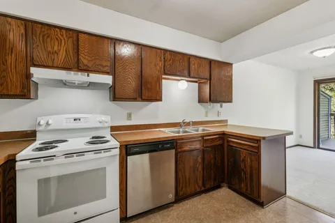 $229,900 | 13910 Herald Court, Apple Valley, MN 55124