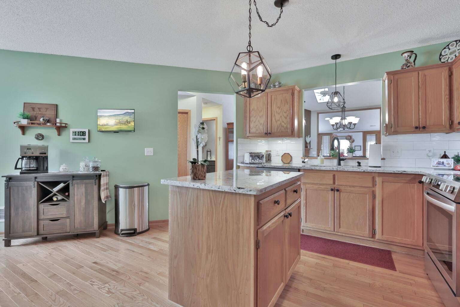 7572 Newbury Road Woodbury, MN 55125 - Photo 11 of 19