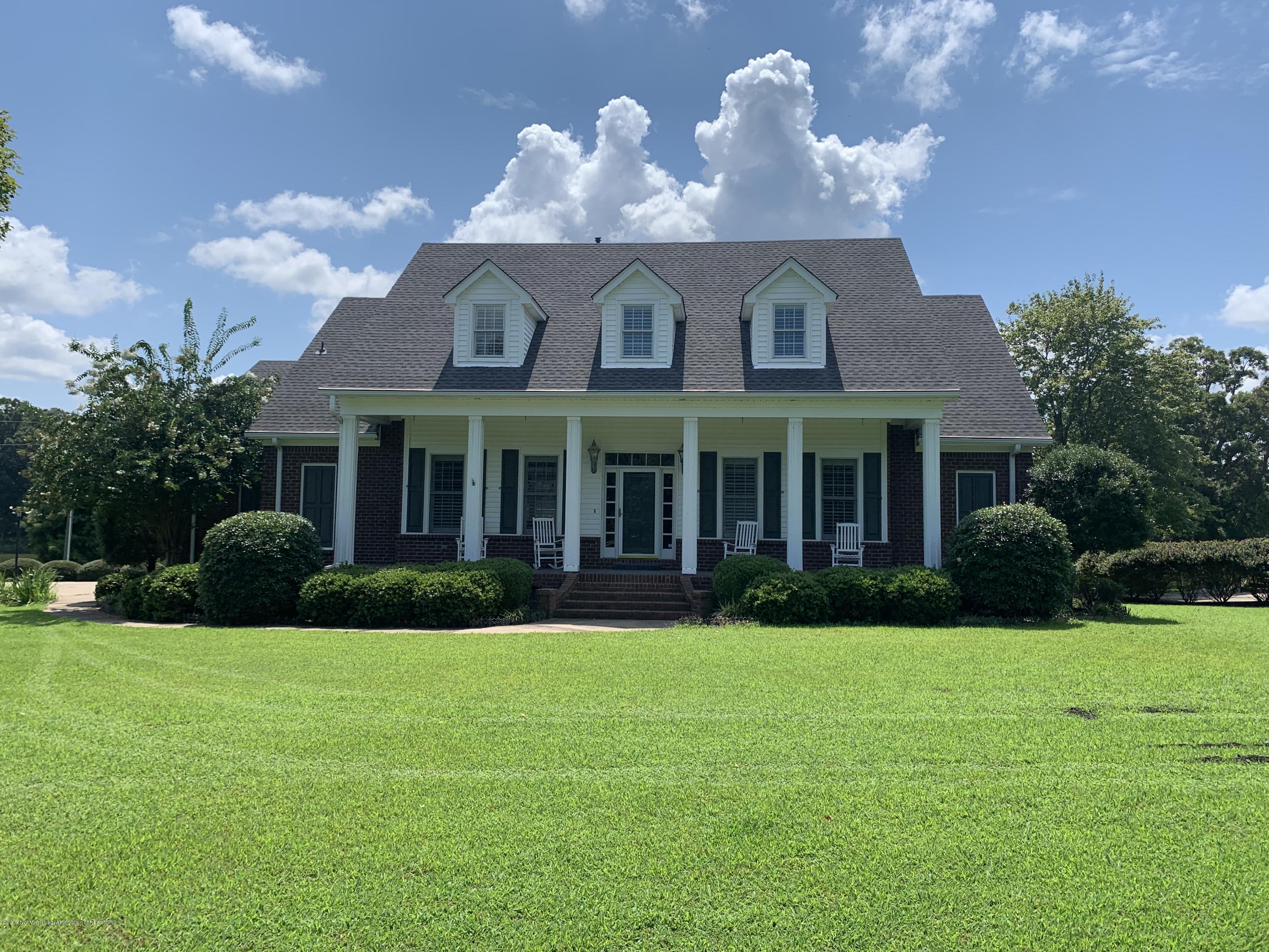 250 Salem Road Senatobia, MS 38668 - Photo 1 of 80 124E477D-7BDD-49FF-9ECA-094A9C99E953