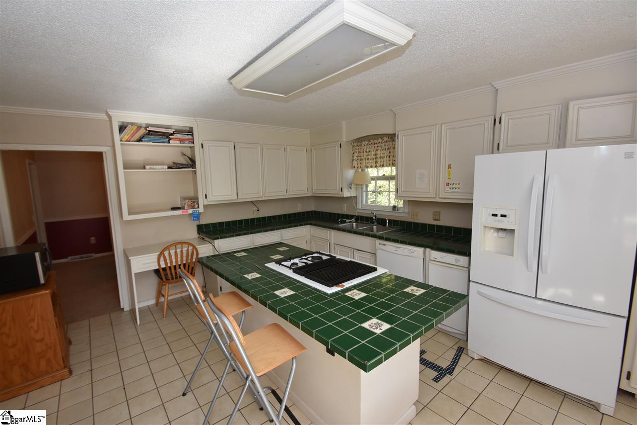 203 Roper Mountain Rd Extension Greenville, SC 29615 - Photo 14 of 36