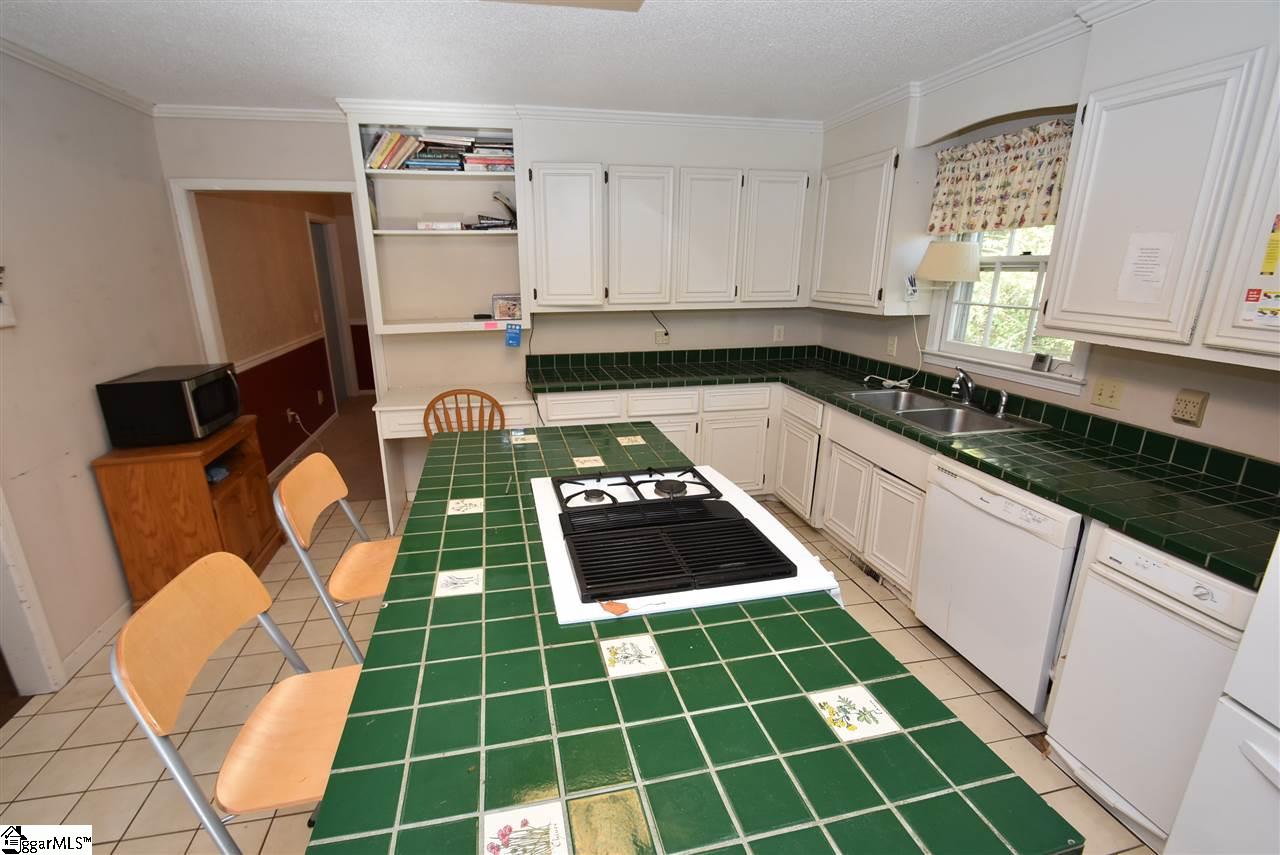 203 Roper Mountain Rd Extension Greenville, SC 29615 - Photo 15 of 36