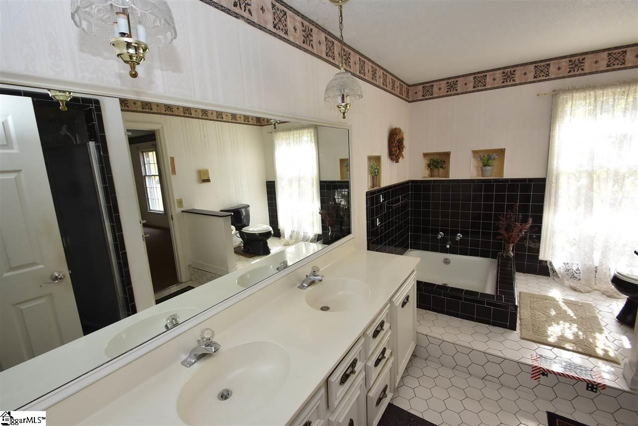 203 Roper Mountain Rd Extension Greenville, SC 29615 - Photo 18 of 36