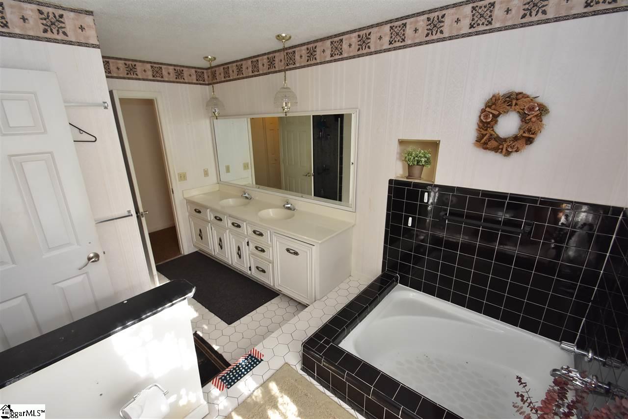 203 Roper Mountain Rd Extension Greenville, SC 29615 - Photo 19 of 36