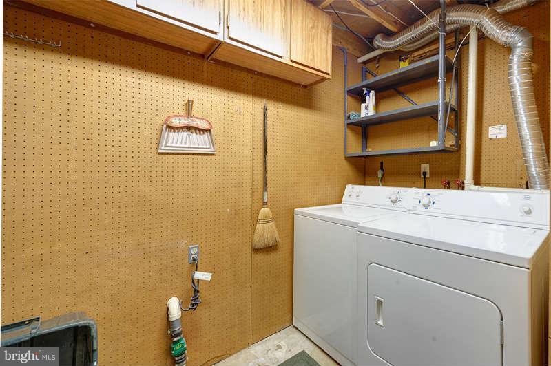1949 Belmont Ridge Court Reston, VA 20191 - Photo 14 of 23 a bathroom with a sink and a mirror