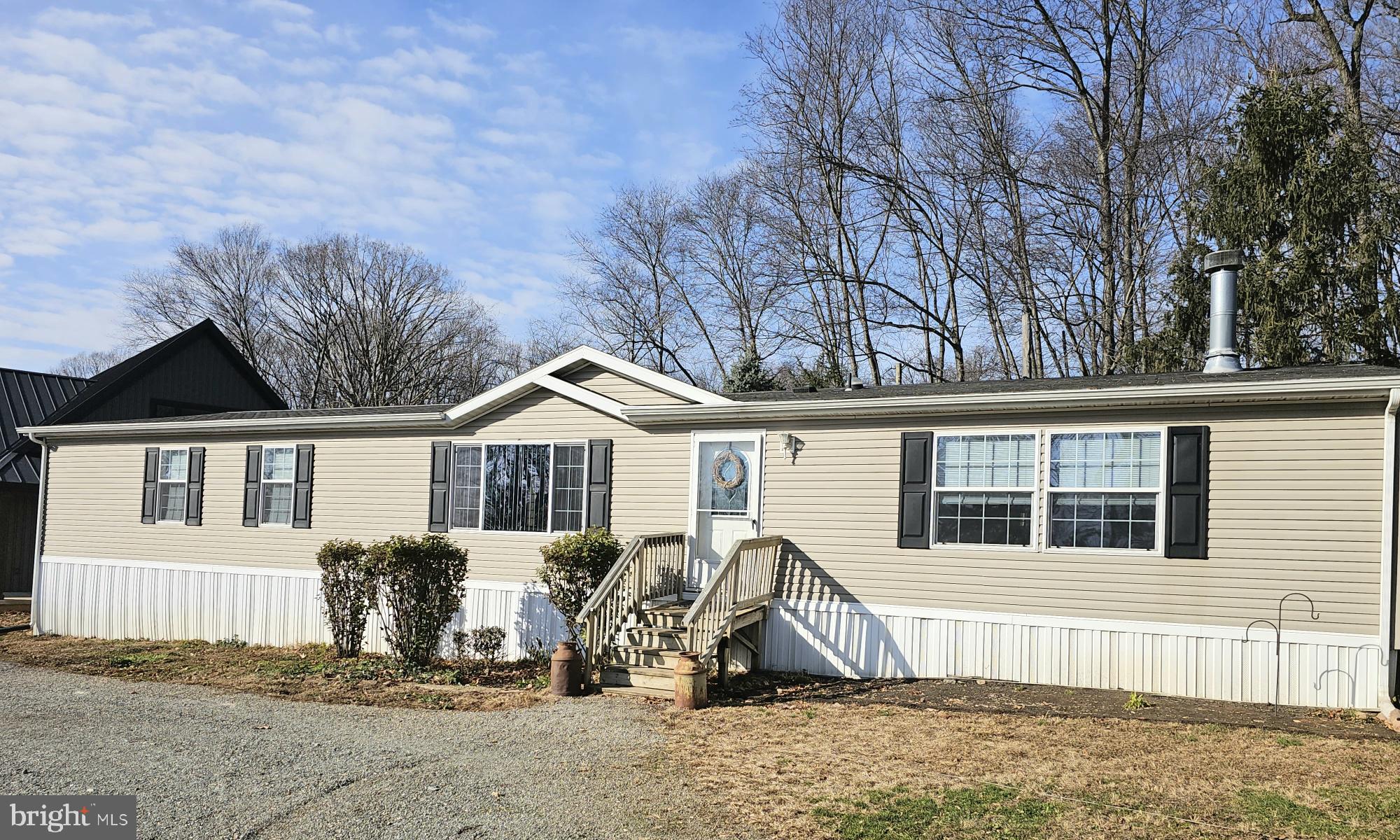 178 Cedar Hill Road Peach Bottom, PA 17563 - Photo 1 of 21 2004 SkyLine Greenbriar
