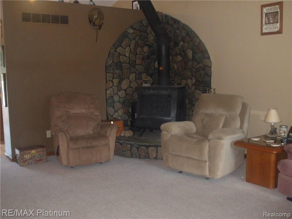 6695 Cuthbert Road White Lake, MI 48383 - Photo 7 of 31 DSCF2634.JPG