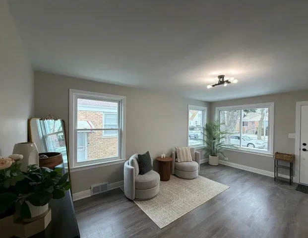 $289,900 | 536 24th Avenue, Bellwood, IL 60104