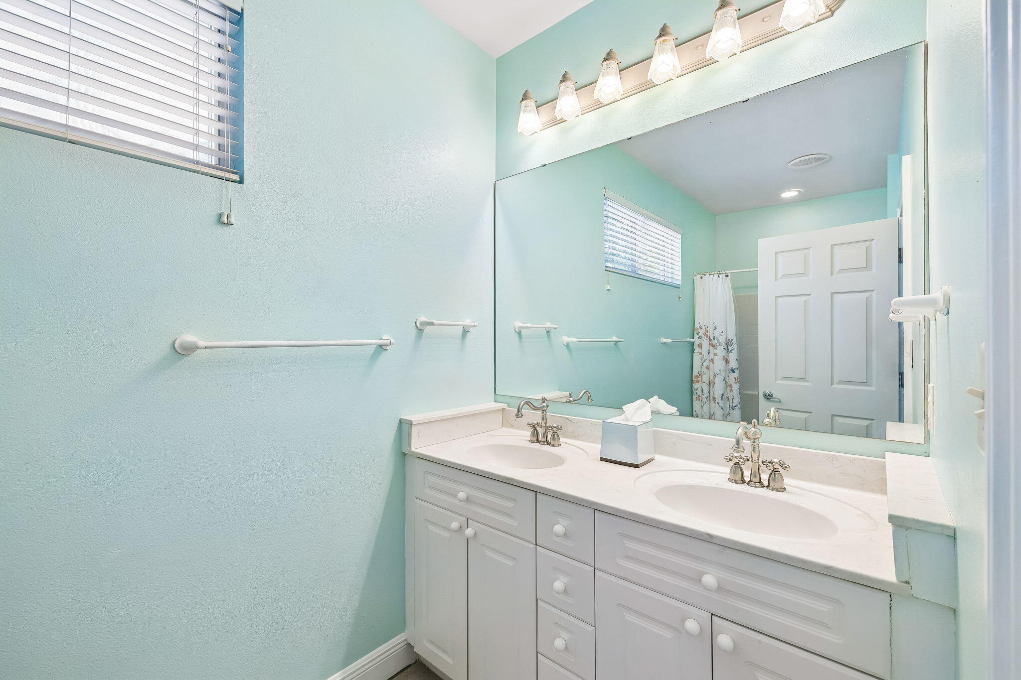 8 Masters Court Santa Rosa Beach, FL 32459 - Photo 27 of 33 2nd-level Bathroom