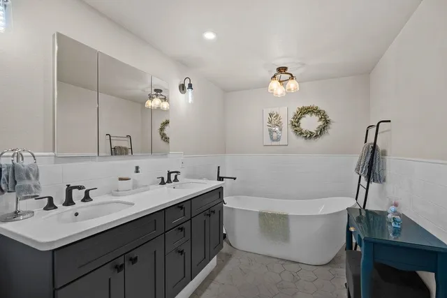 $390,000 | 529 North Vine Street, Latah, WA 99018