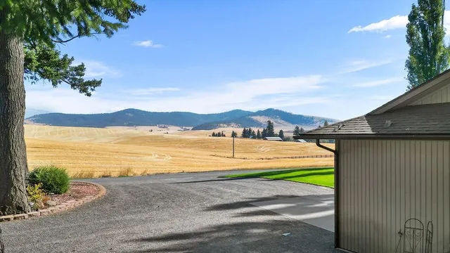 $390,000 | 529 North Vine Street, Latah, WA 99018