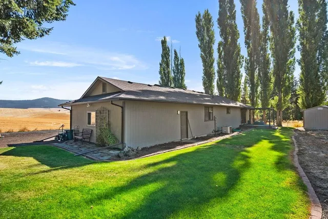 $390,000 | 529 North Vine Street, Latah, WA 99018