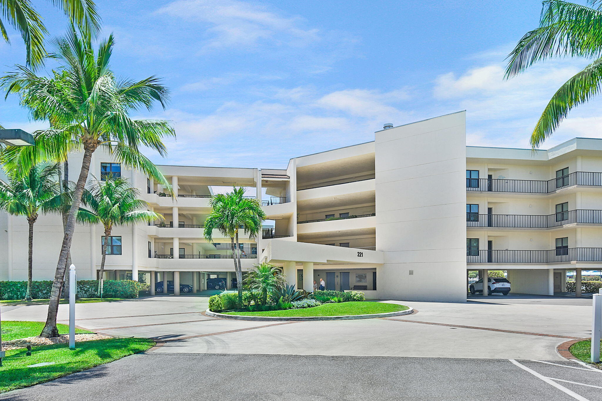 221 Northeast Plantation Road, Unit 211 Stuart, FL 34996 - Photo 24 of 32 Exterior of Building