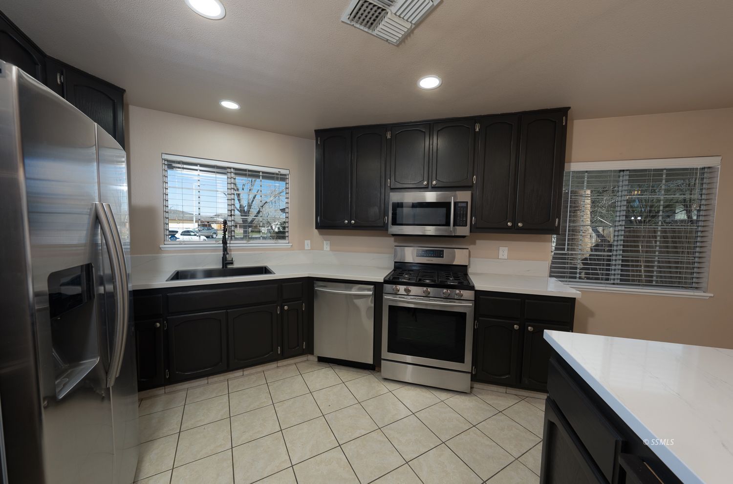 733 Ginger Avenue Ridgecrest, CA 93555 - Photo 11 of 38 Gallery Image 11