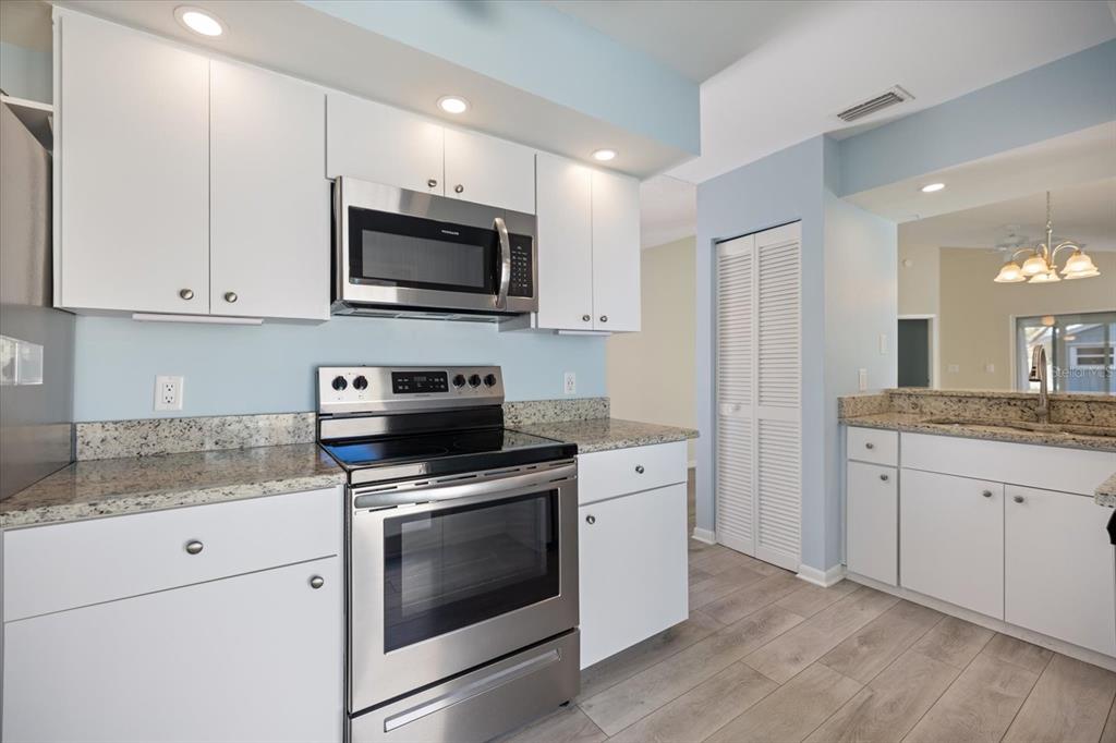 856 Chatham Drive, Unit 856 Venice, FL 34285 - Photo 5 of 43