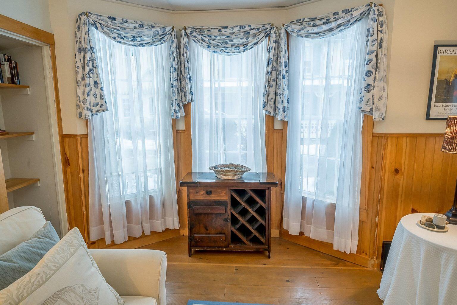 29 Broadway Northport, ME 04849 - Photo 11 of 28 29 Broadway Bay Windows