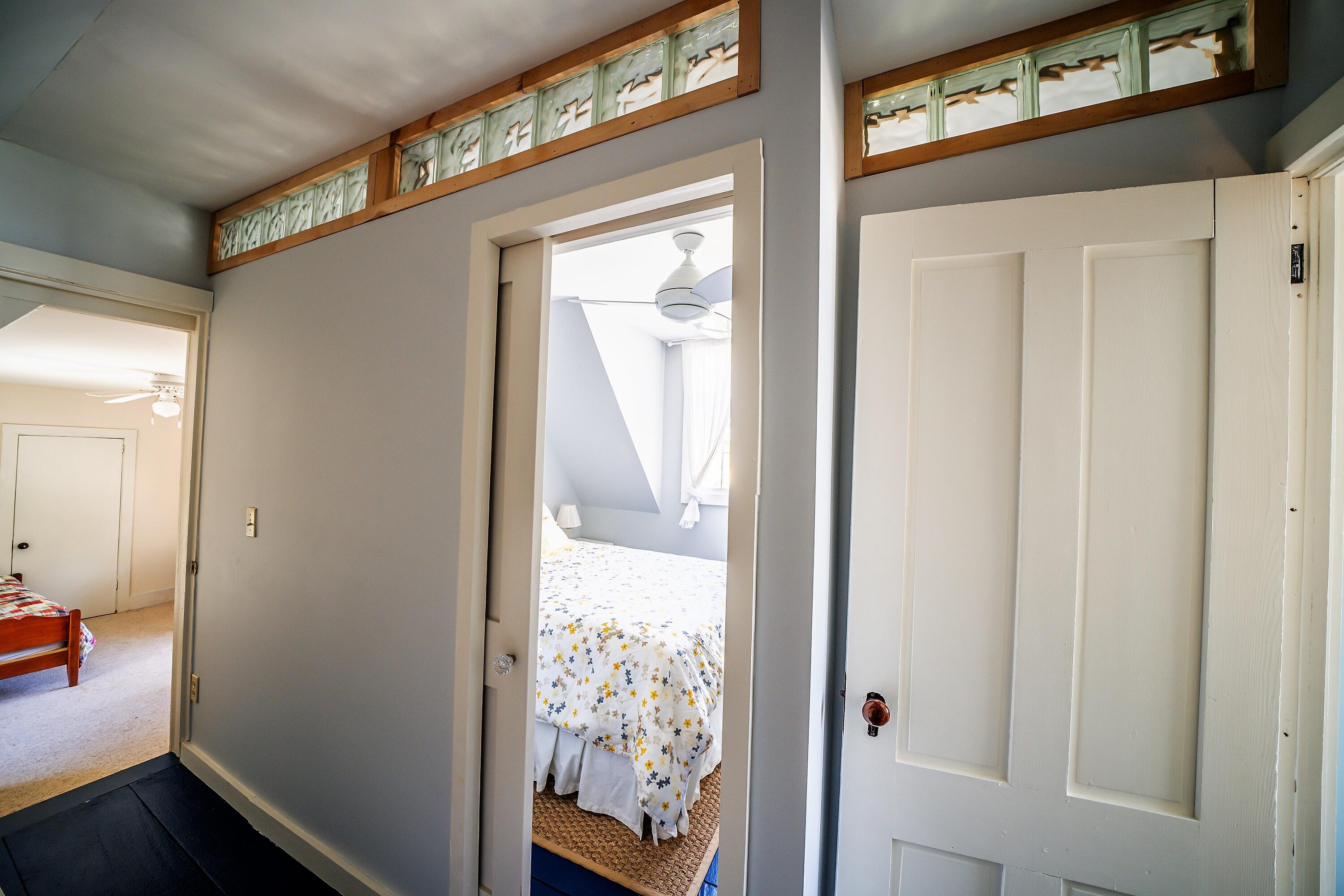 29 Broadway Northport, ME 04849 - Photo 22 of 28 29 Broadway Upper Hallway (2)