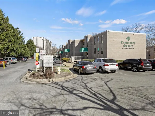 $1,800 | 33 Canterbury Square, Unit 302, Alexandria, VA 22304
