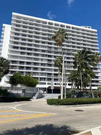 $4,500 | 200 Southeast 15th Road, Unit 7I, Miami, FL 33129