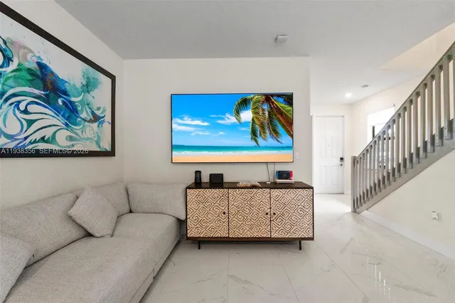 $474,900 | 10513 West 32nd Lane, Hialeah, FL 33018