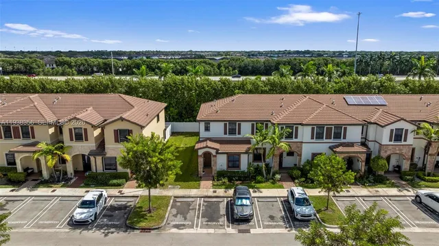 $474,900 | 10513 West 32nd Lane, Hialeah, FL 33018