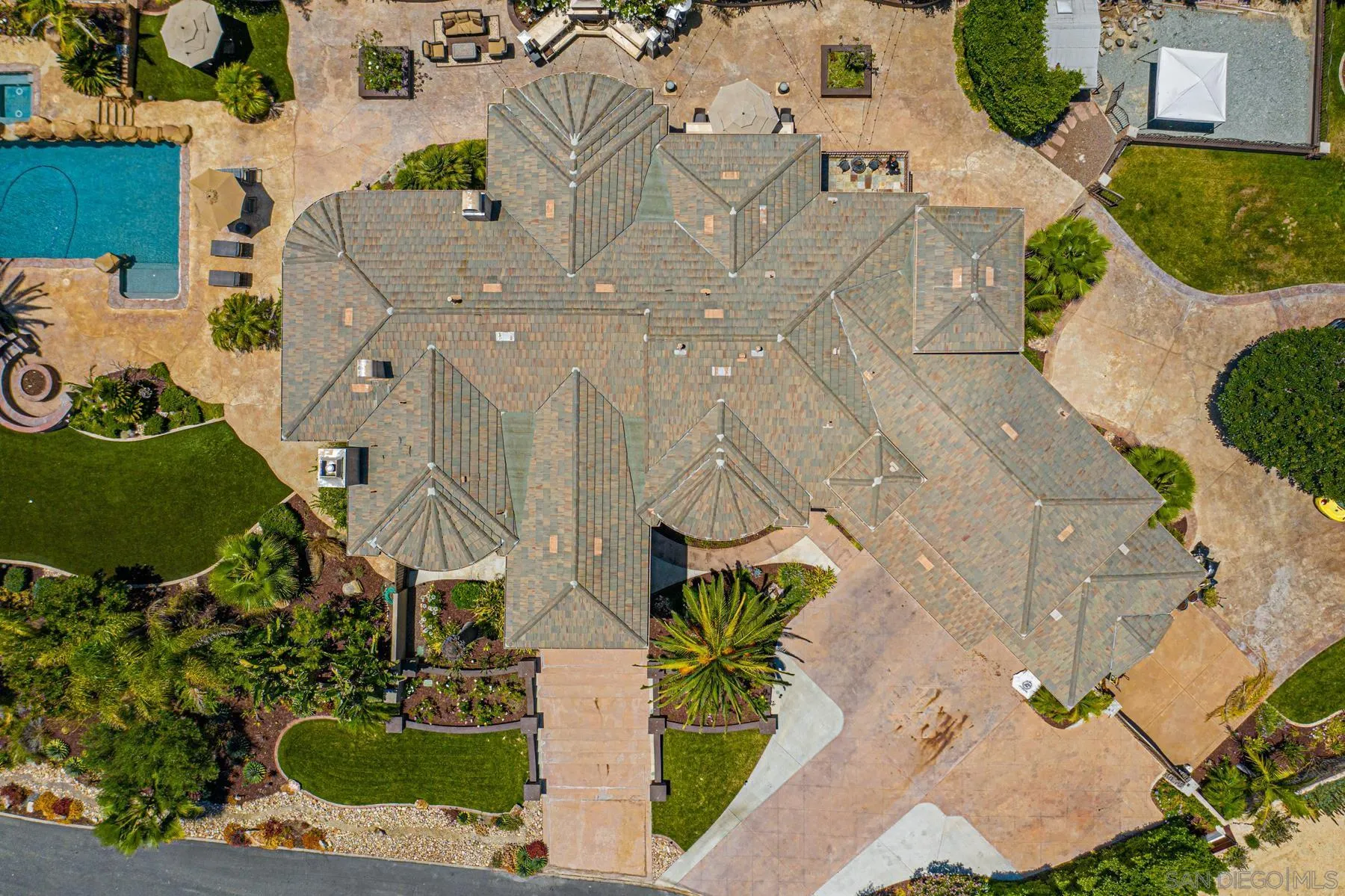 2871 Gate 3 Place Chula Vista, CA 91914 - Photo 12 of 73 an aerial view of a house with a yard and garden