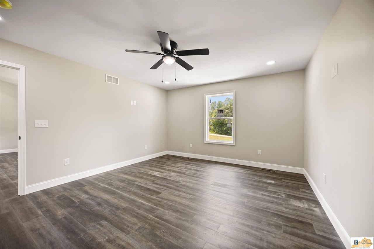 2780 Berry Store Road Smiths Grove, KY 42171 - Photo 13 of 61 Gallery Image 13