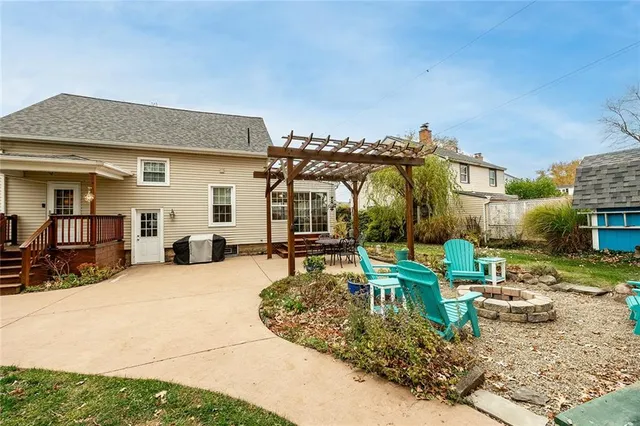 a house view with a outdoor space