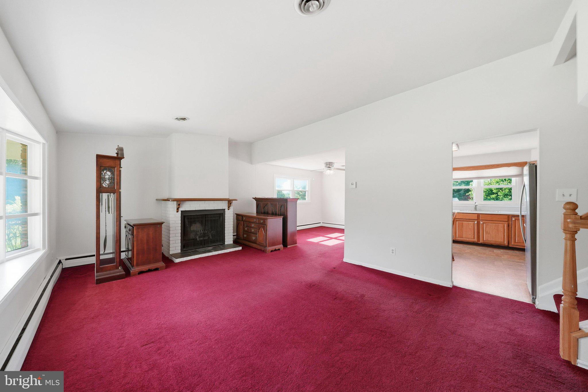 9326 Millbrook Road Ellicott City, MD 21042 - Photo 5 of 40 Living Room