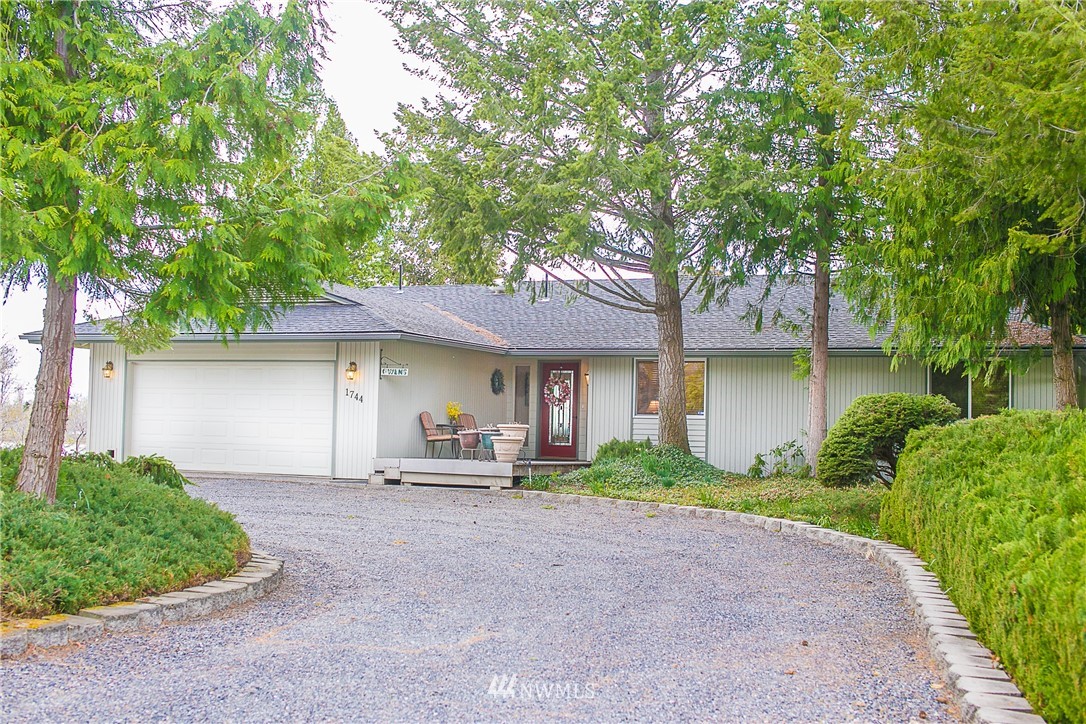 1744 Valley Road Northeast Moses Lake, WA 98837 - Photo 3 of 25 Gallery Image 3