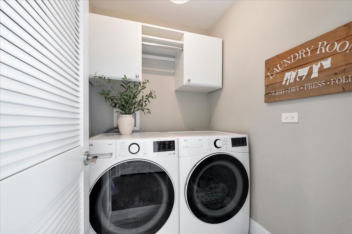 2921 Simpson Street Evanston, IL 60201 - Photo 24 of 41 a utility room with dryer and washer