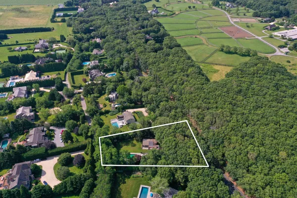 a view of a tennis court