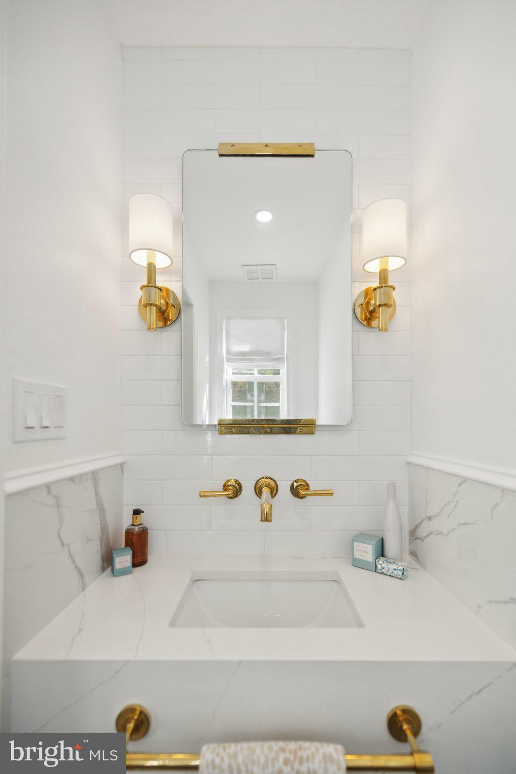 4555 W Street Northwest Washington, DC 20007 - Photo 17 of 34 a bathroom with a tub