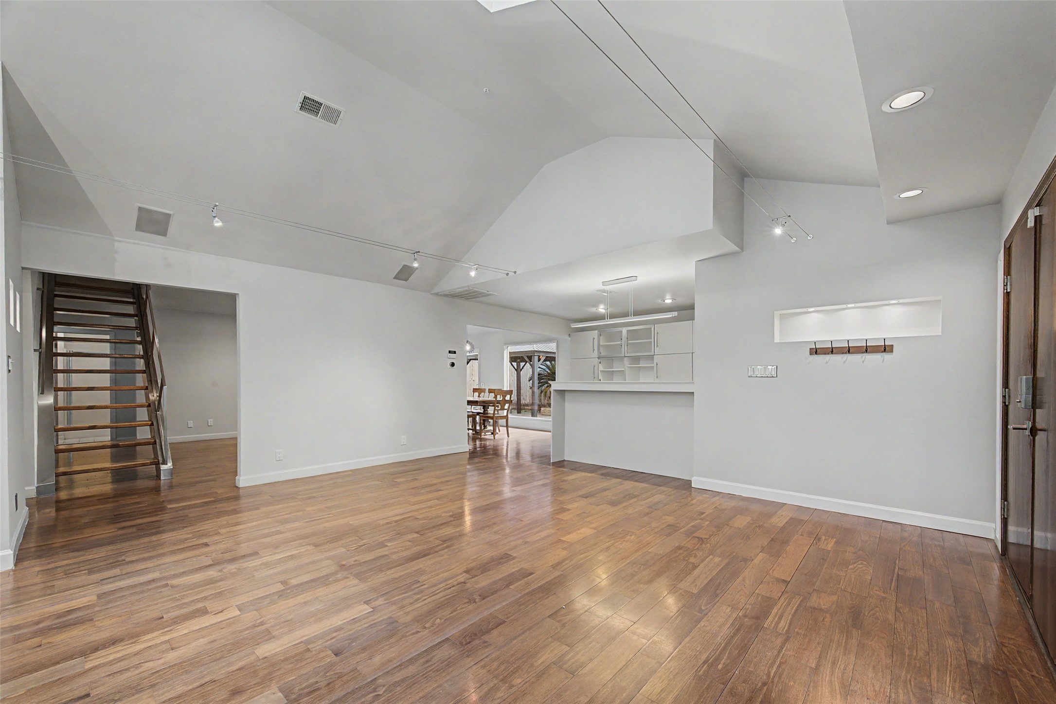 2723 Nottingham Street Houston, TX 77005 - Photo 8 of 47