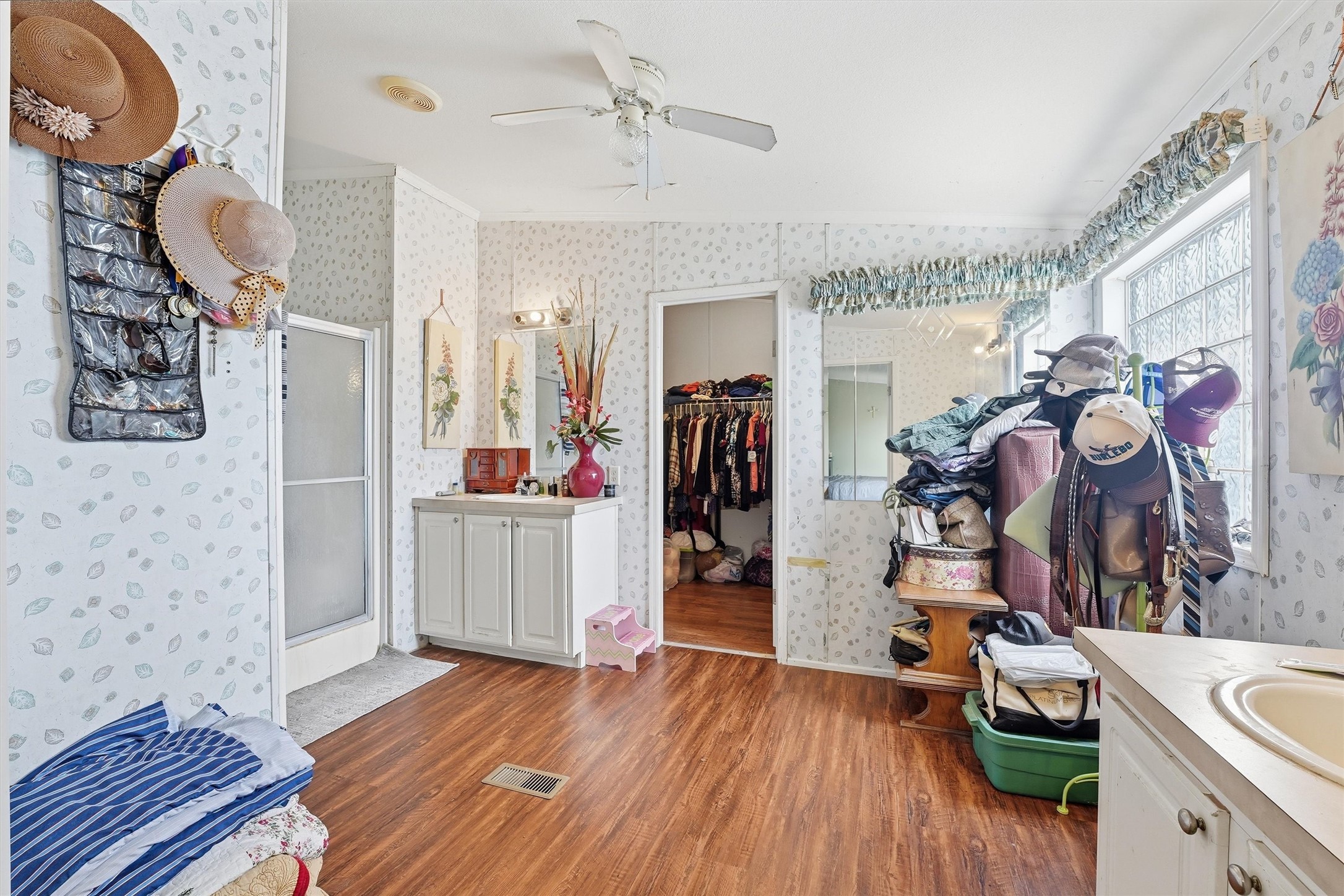 1017 Woodland Street Channelview, TX 77530 - Photo 13 of 25 a view of a room with gym equipment