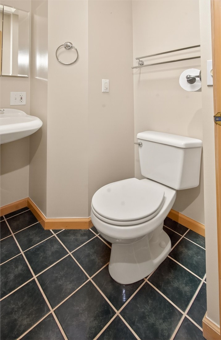 237 Highland Parkway Rochester, NY 14620 - Photo 21 of 41 Upstairs Full Bathroom