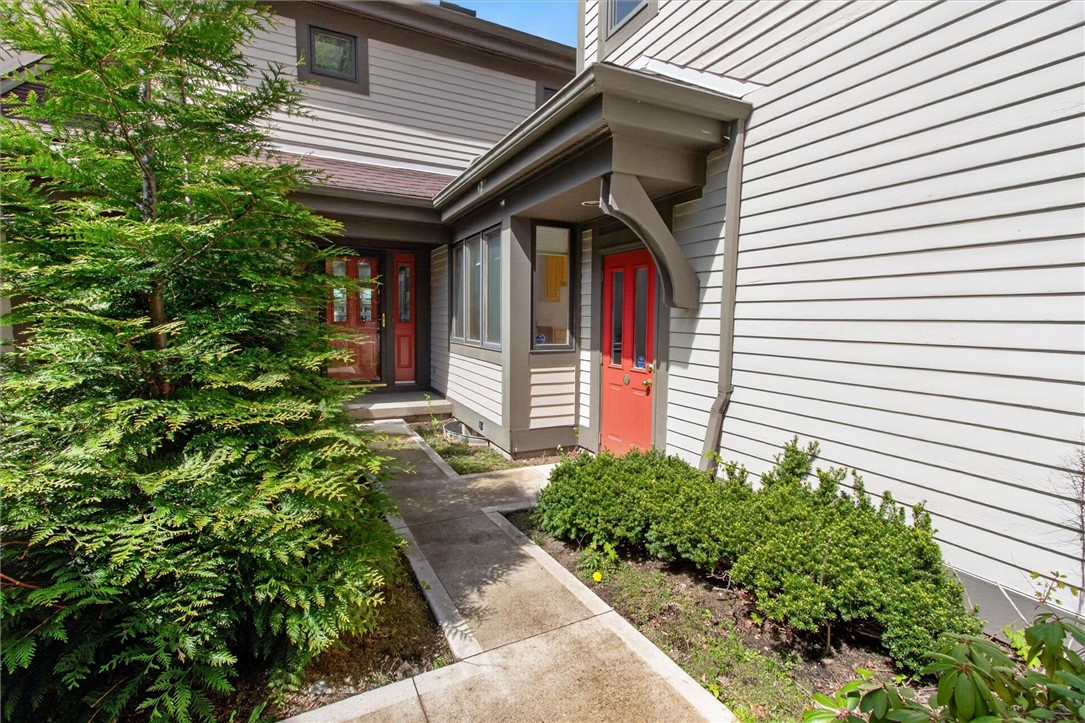 237 Highland Parkway Rochester, NY 14620 - Photo 4 of 41