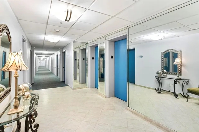 a very nice looking room with a mirror