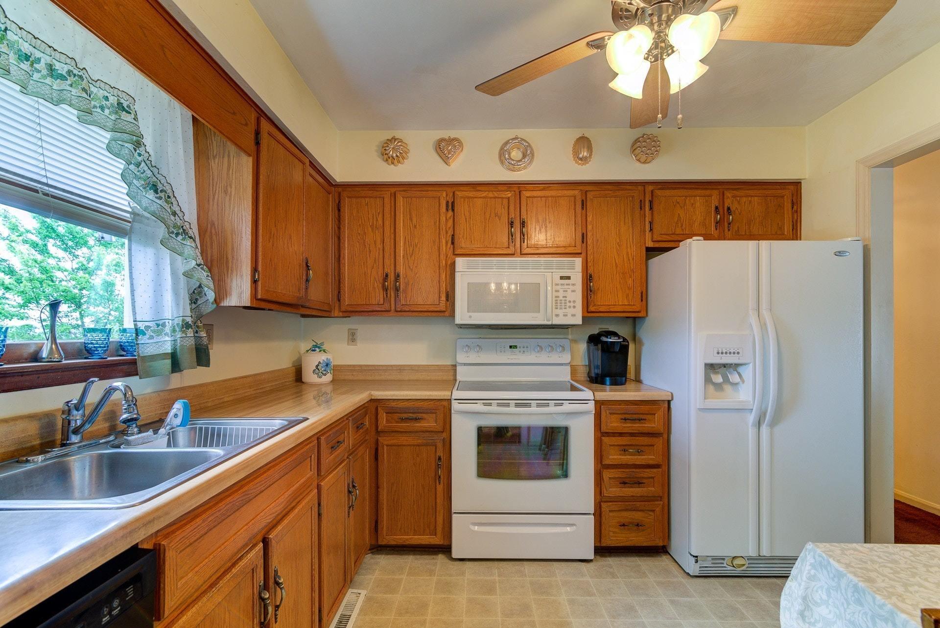5358 Sundance Road Salem, VA 24153 - Photo 11 of 43 011-320099-11-5358 Sundance Rd - Salem-3