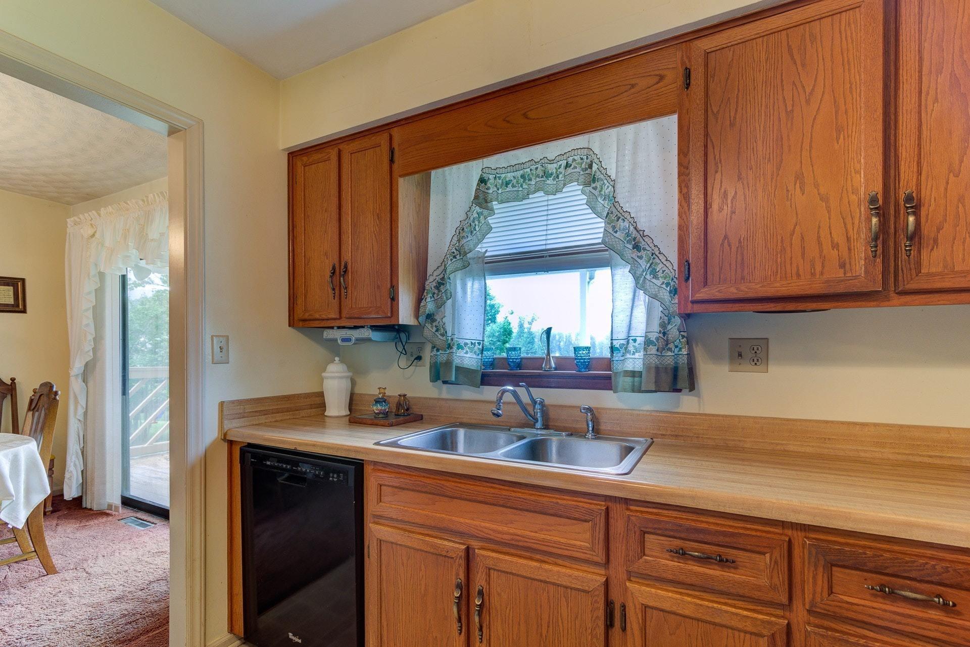 5358 Sundance Road Salem, VA 24153 - Photo 13 of 43 013-320099-13-5358 Sundance Rd - Salem-3