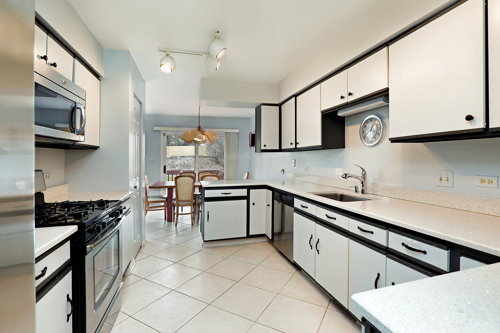 4106 Picardy Drive Northbrook, IL 60062 - Photo 5 of 12