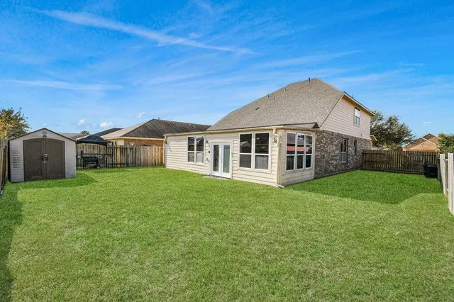 $325,000 | 427 Heatherton Hill Drive, Rosenberg, TX 77469