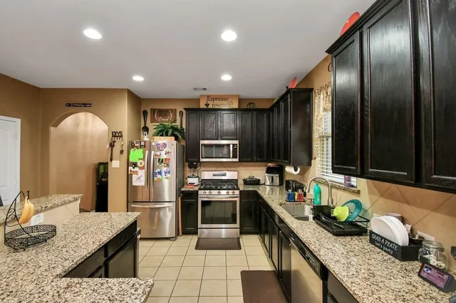 $325,000 | 427 Heatherton Hill Drive, Rosenberg, TX 77469