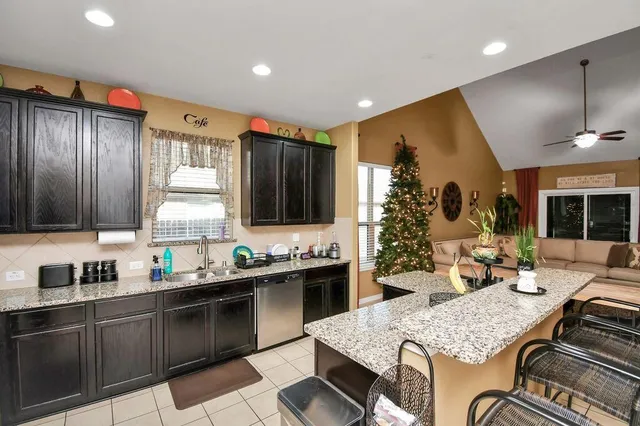 $325,000 | 427 Heatherton Hill Drive, Rosenberg, TX 77469