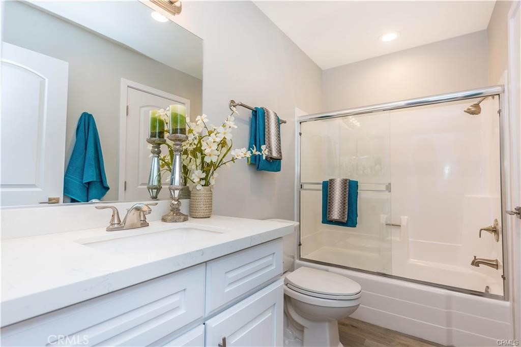 9412 Shadowood Drive, Unit C Montclair, CA 91763 - Photo 11 of 19 Upstairs Full Bath shared by Primary & 2nd Bedroom
