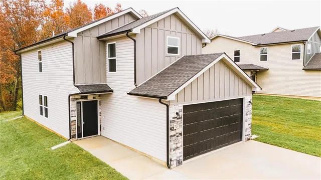 $300,000 | 707 Mahogany Court, Warrensburg, MO 64093