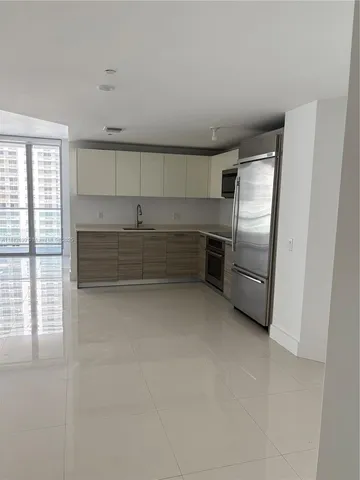 $4,900 | 1300 Brickell Bay Drive, Unit 2210, Miami, FL 33131