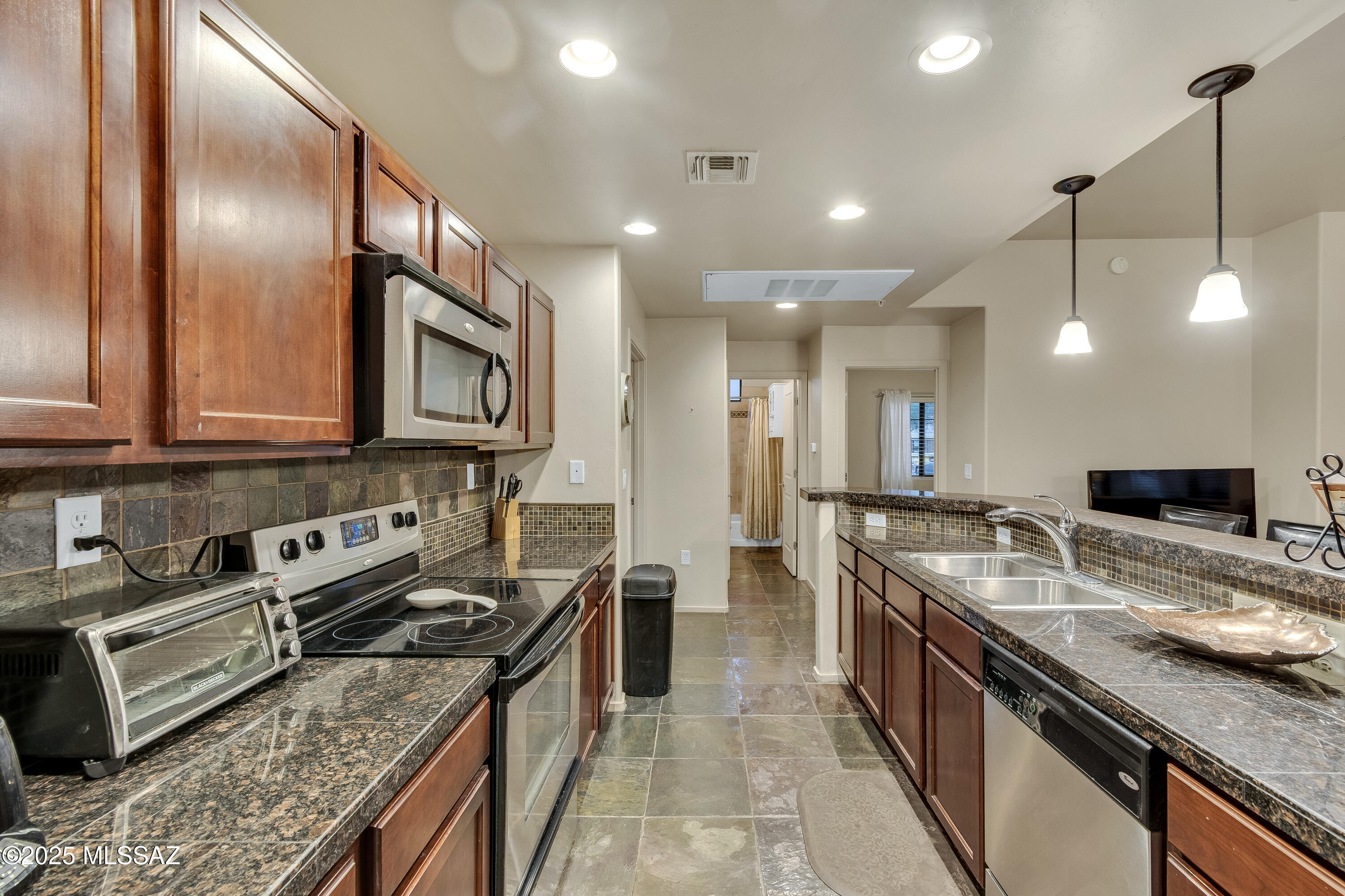 2010 East River Road, Unit 102 Tucson, AZ 85718 - Photo 8 of 19
