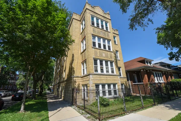 $268,900 | 3104 West Argyle Street, Unit 1, Chicago, IL 60625