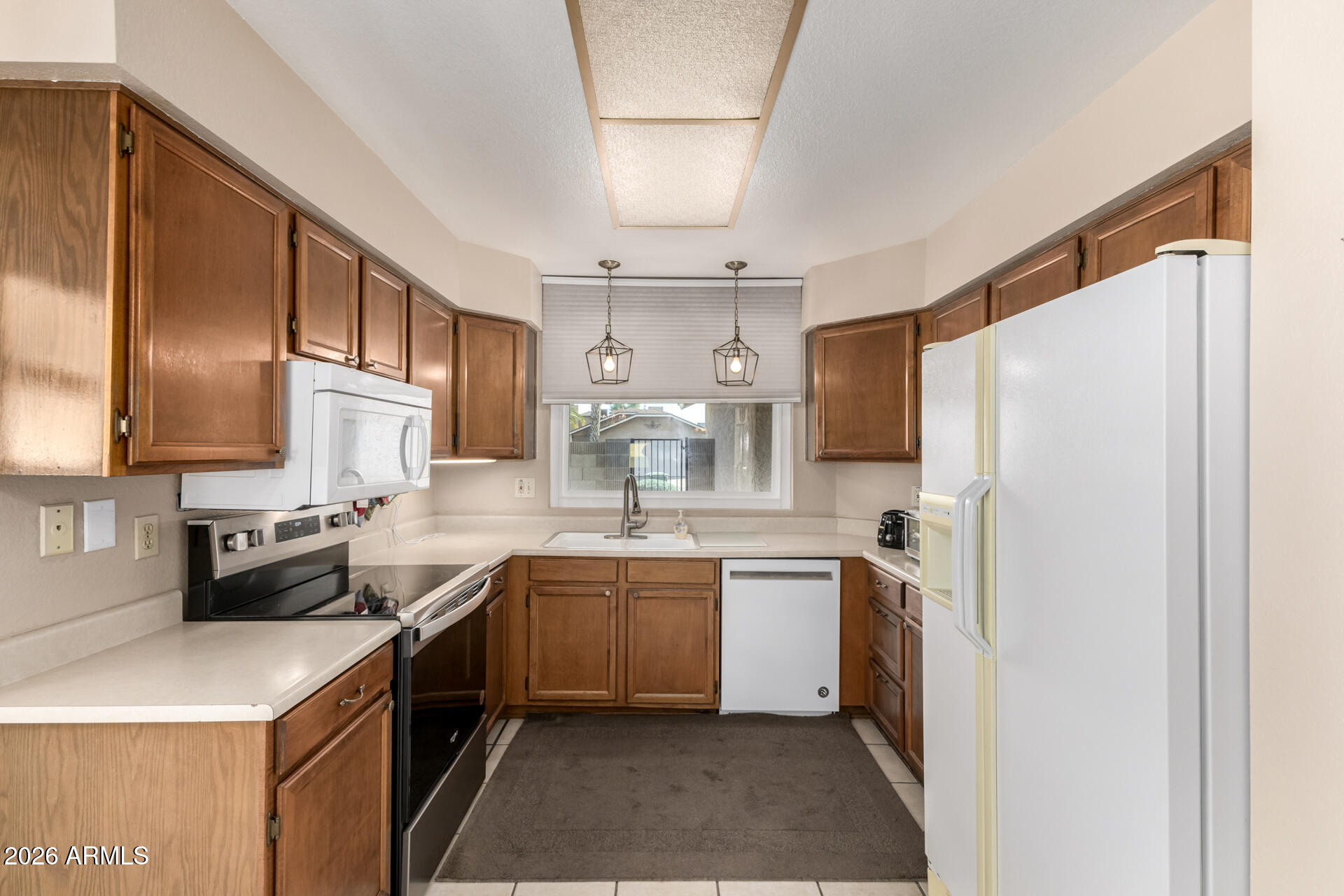 12850 South 50th Way Phoenix, AZ 85044 - Photo 7 of 23 12 50th